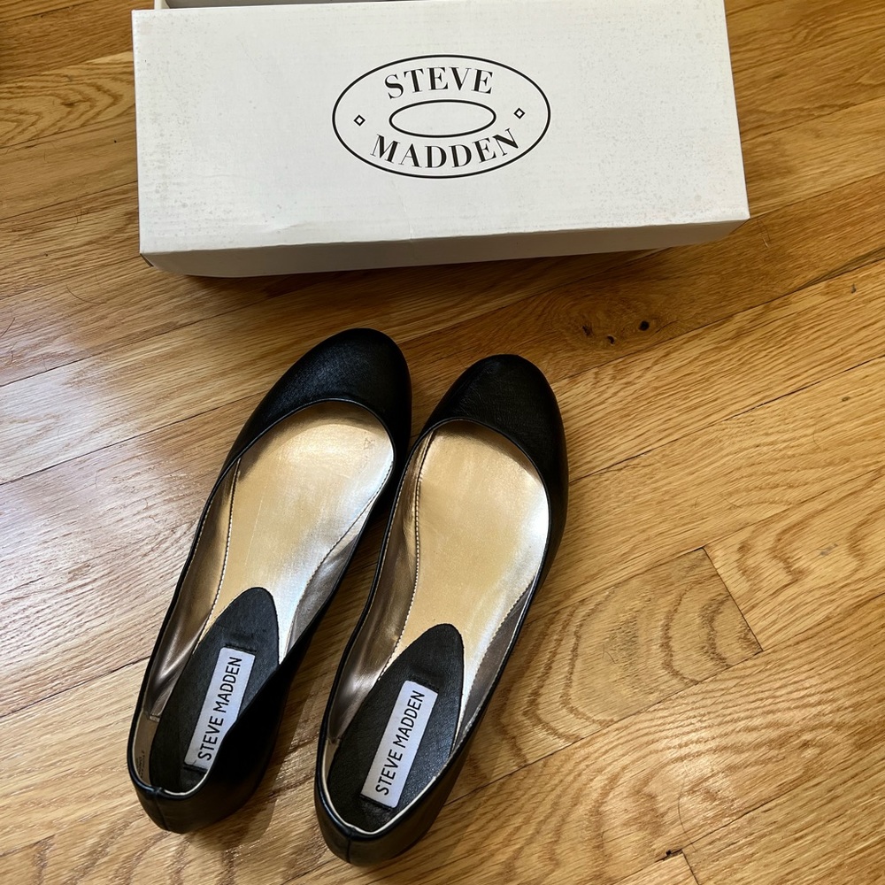 Black leather ballet flats from Steve Madden